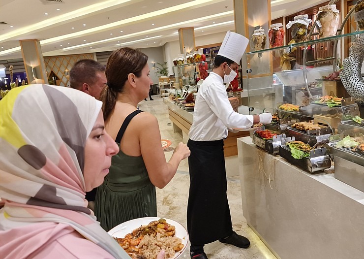 Viesnīcas «Rixos Sharm El Sheikh Adult Friendly» ēdienkartē ir gandrīz 500 ēdieni - maize, siltie... 310225