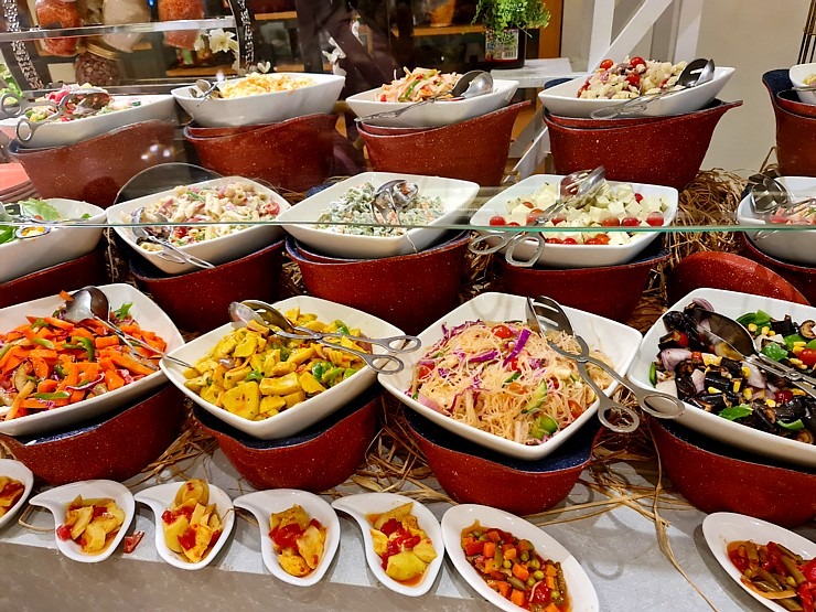 Viesnīcas «Rixos Sharm El Sheikh Adult Friendly» ēdienkartē ir gandrīz 500 ēdieni - maize, siltie... 310247