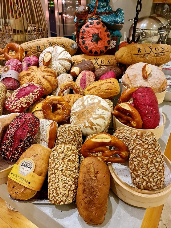 Viesnīcas «Rixos Sharm El Sheikh Adult Friendly» ēdienkartē ir gandrīz 500 ēdieni - maize, siltie... 310197
