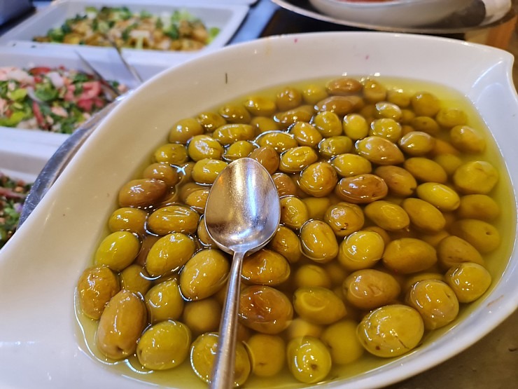 Viesnīcas «Rixos Sharm El Sheikh Adult Friendly» ēdienkartē ir gandrīz 500 ēdieni - maize, siltie... 310251