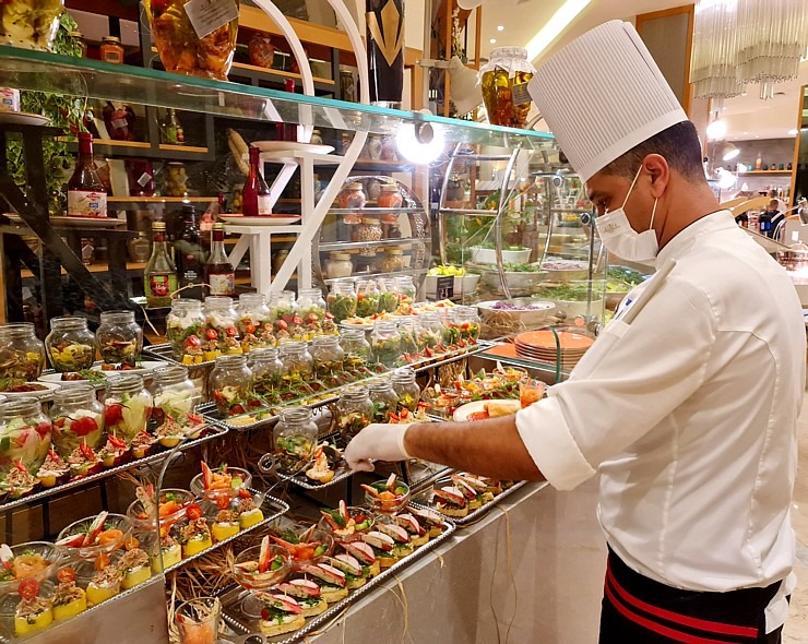 Viesnīcas «Rixos Sharm El Sheikh Adult Friendly» ēdienkartē ir gandrīz 500 ēdieni - maize, siltie... 310256