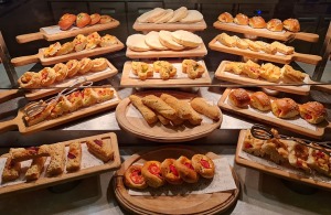 Viesnīcas «Rixos Sharm El Sheikh Adult Friendly» ēdienkartē ir gandrīz 500 ēdieni - maize, siltie... 13