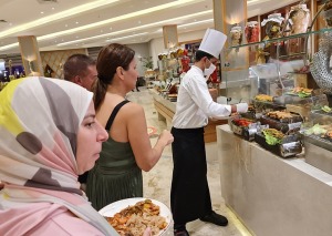 Viesnīcas «Rixos Sharm El Sheikh Adult Friendly» ēdienkartē ir gandrīz 500 ēdieni - maize, siltie... 34