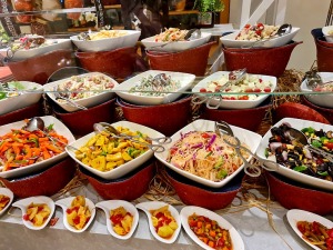 Viesnīcas «Rixos Sharm El Sheikh Adult Friendly» ēdienkartē ir gandrīz 500 ēdieni - maize, siltie... 56