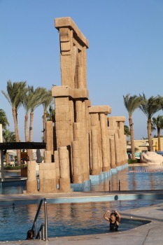 Dzīve pie baseina viesnīcā «Rixos Sharm El Sheikh Adult Friendly» 16