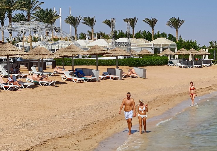 «Rixos Sharm El Sheikh Adult Friendly» pludmales dzīve piedāvā niršanu, kamieļus un... 310415
