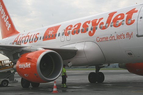 easyJet iegādājās savu simto Airbus A319 pirms nepilniem četriem mēnešiem, un tā vienmēr atšķirsies ar savu īpašo zīmējumu no pārējām 137 flotē esošaj easyJet iegādājās savu simto Airbus A319 pirms nepilniem četriem mēnešiem, un tā vienmēr atšķirsies ar savu īpašo zīmējumu no pārējām 137 flotē esošaj 16657