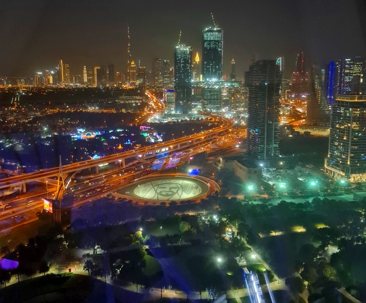 Travelnews.lv vakara gaismā apmeklē 150 metru augsto Dubaijas rāmi «Dubai Frame» 311561