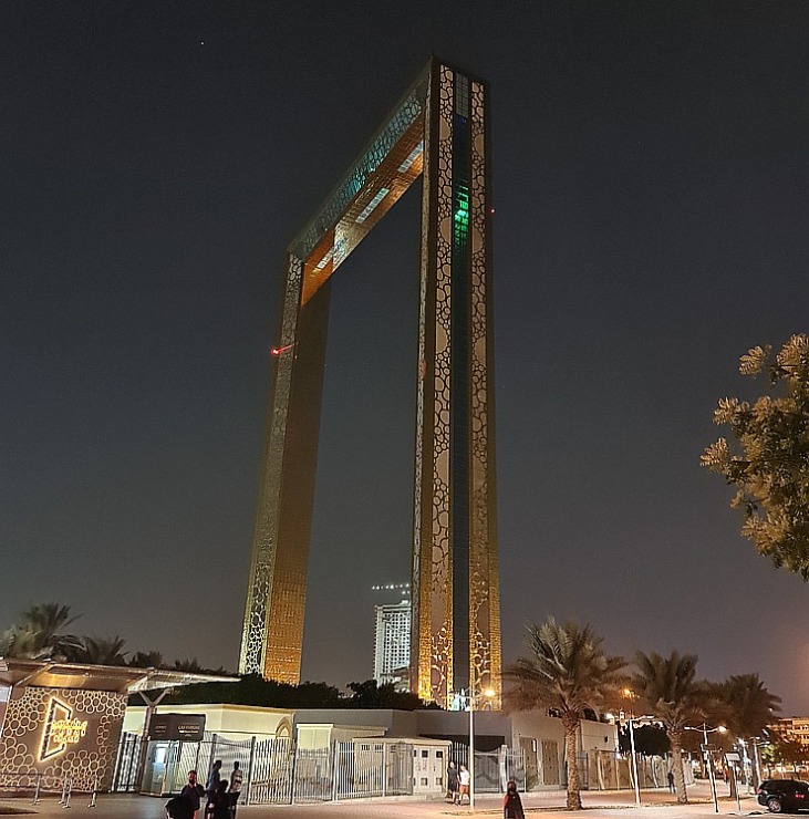 Travelnews.lv vakara gaismā apmeklē 150 metru augsto Dubaijas rāmi «Dubai Frame» 311543