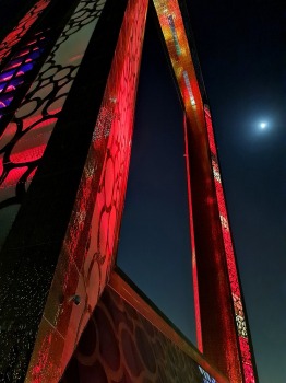 Travelnews.lv vakara gaismā apmeklē 150 metru augsto Dubaijas rāmi «Dubai Frame» 4