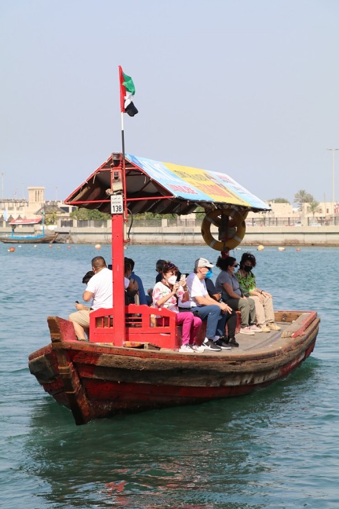 Travelnews.lv Dubaijas vecpilsētā pārvietojas ar savdabīgu ūdens taksometru 311735