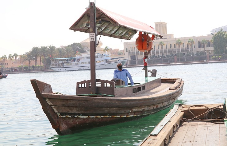 Travelnews.lv Dubaijas vecpilsētā pārvietojas ar savdabīgu ūdens taksometru 311738
