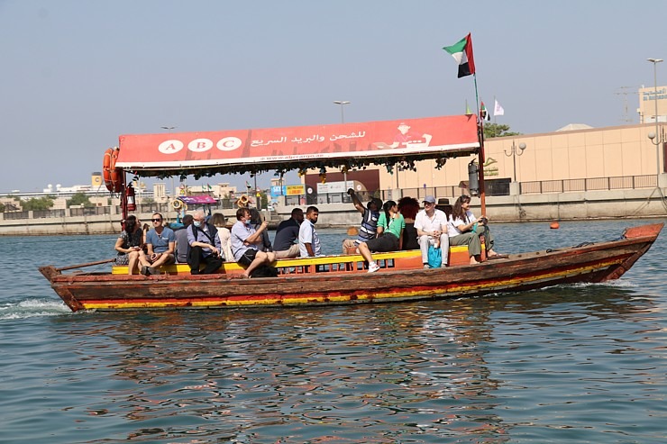 Travelnews.lv Dubaijas vecpilsētā pārvietojas ar savdabīgu ūdens taksometru 311740
