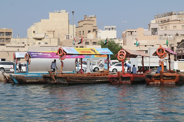 Travelnews.lv Dubaijas vecpilsētā pārvietojas ar savdabīgu ūdens taksometru 311752