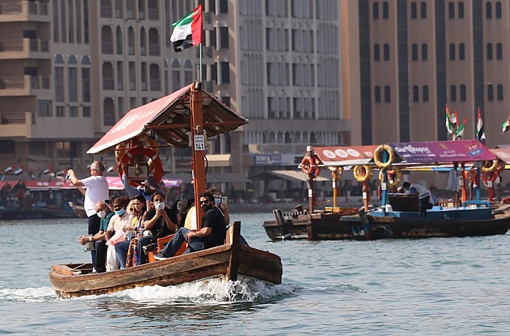 Travelnews.lv Dubaijas vecpilsētā pārvietojas ar savdabīgu ūdens taksometru 311728