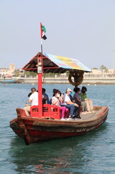 Travelnews.lv Dubaijas vecpilsētā pārvietojas ar savdabīgu ūdens taksometru 10