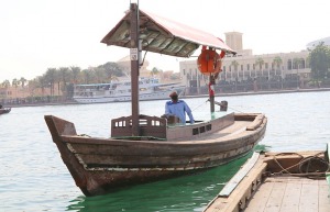 Travelnews.lv Dubaijas vecpilsētā pārvietojas ar savdabīgu ūdens taksometru 13