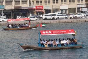 Travelnews.lv Dubaijas vecpilsētā pārvietojas ar savdabīgu ūdens taksometru 17