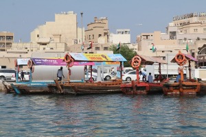 Travelnews.lv Dubaijas vecpilsētā pārvietojas ar savdabīgu ūdens taksometru 27