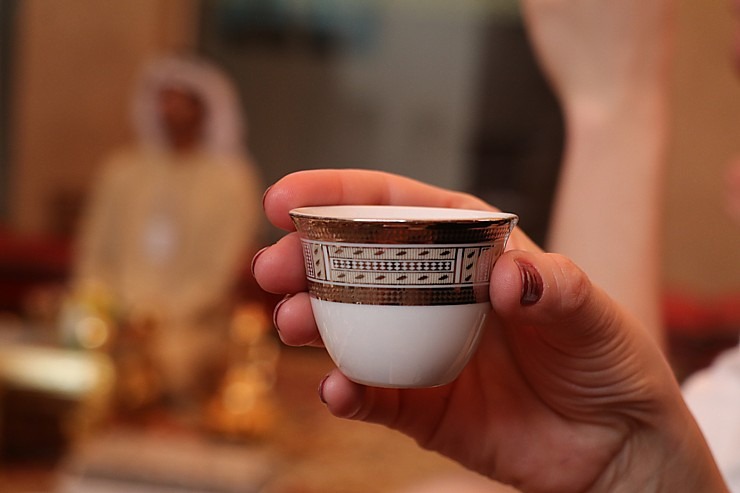 Travelnews.lv izbauda vietējo ēdienu Dubaijas Kultūras centrā 311761