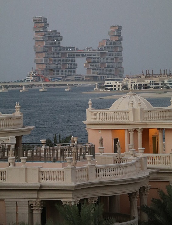 Travelnews.lv iepazīst Dubaijas luksus viesnīcas «Raffles The Palm Dubai» šeihu un prezidentu numuru 312124