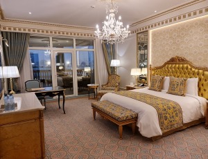 Travelnews.lv iepazīst Dubaijas luksus viesnīcas «Raffles The Palm Dubai» šeihu un prezidentu numuru 8