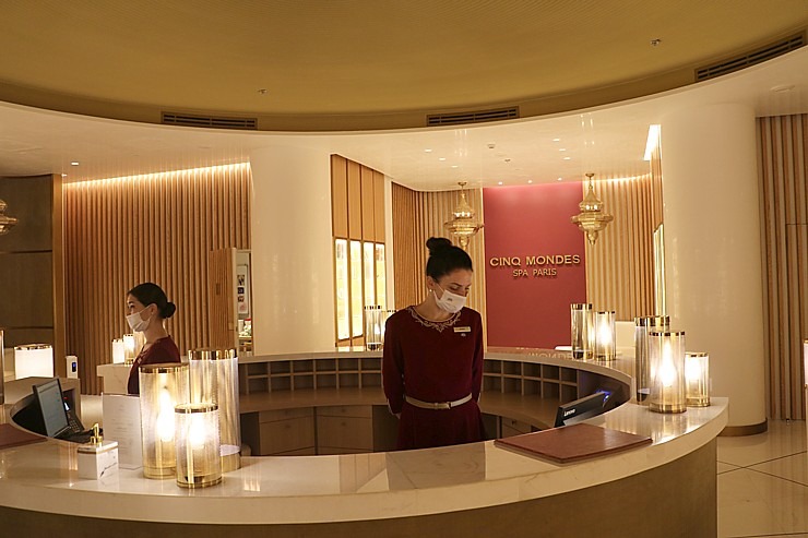 Iepazīstam Dubaijas luksus viesnīcas «Raffles The Palm Dubai» spa kompleksu «Cinq Mondes Spa» 312166
