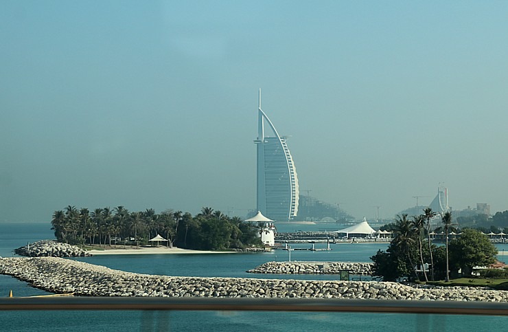 Dubaijas debesskrāpji un modernā arhitektūra pārsteidz tūristus 312245
