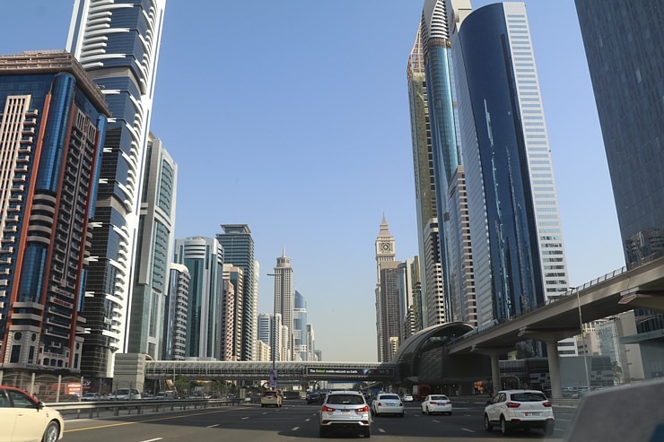 Dubaijas debesskrāpji un modernā arhitektūra pārsteidz tūristus 312246