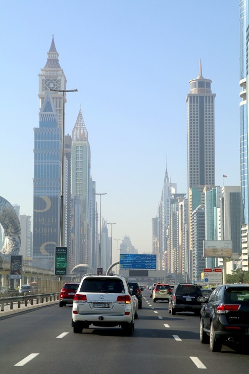 Dubaijas debesskrāpji un modernā arhitektūra pārsteidz tūristus 312240