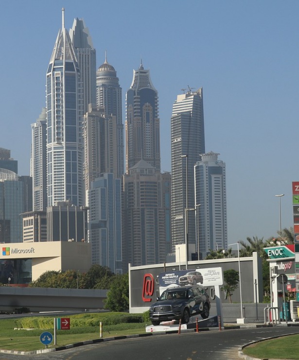 Dubaijas debesskrāpji un modernā arhitektūra pārsteidz tūristus 312242