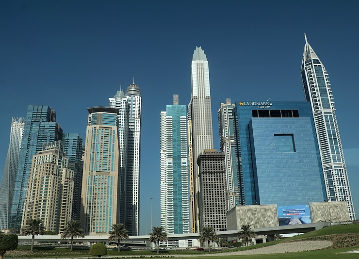 Dubaijas debesskrāpji un modernā arhitektūra pārsteidz tūristus 312243
