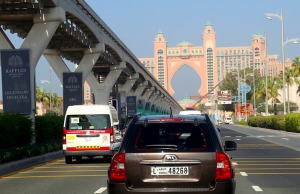 Skati Dubaijas satiksmi, tiltus, rūpnīcas un ceļa zīmes 11