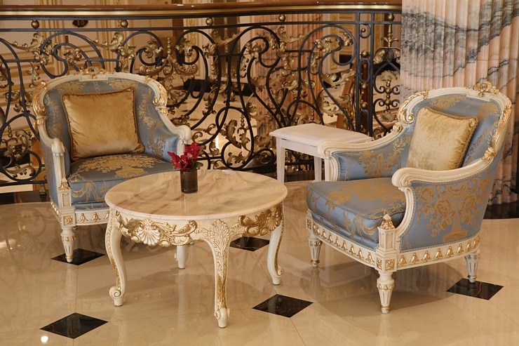 Iepazīstam Dubaijas luksus viesnīcas «Raffles The Palm Dubai» krāšņo un bagātīgo vestibilu 312346