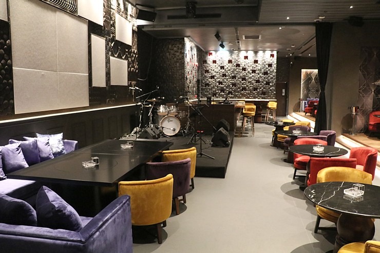 Iepazīstam Dubaijas luksus viesnīcas «Raffles The Palm Dubai» terases restorānu 312388
