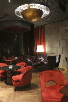 Iepazīstam Dubaijas luksus viesnīcas «Raffles The Palm Dubai» terases restorānu 39