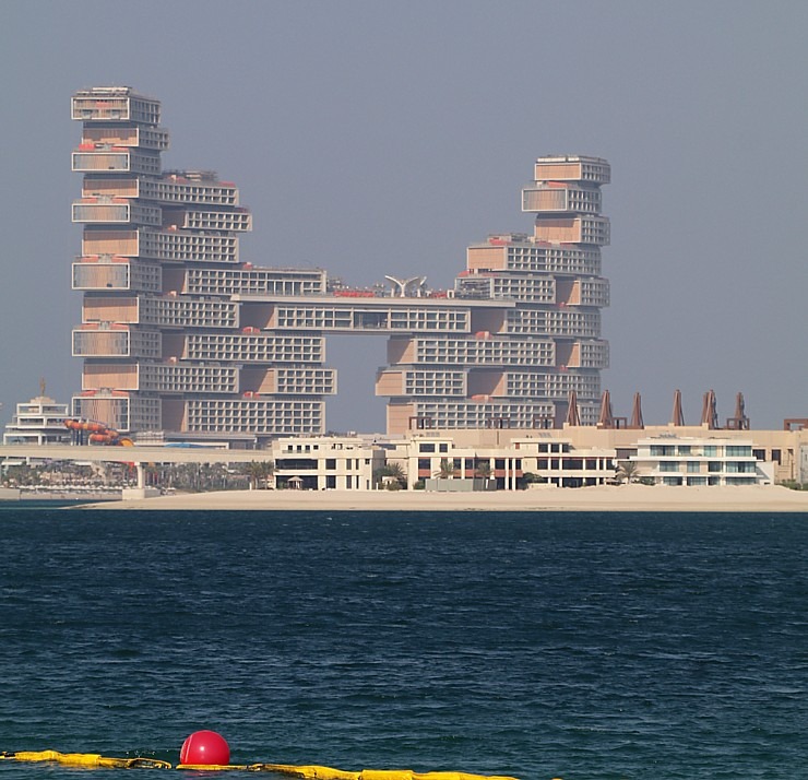 Travelnews.lv izbauda Dubaijas luksus viesnīcas «Raffles The Palm Dubai» infrastruktūru 312489