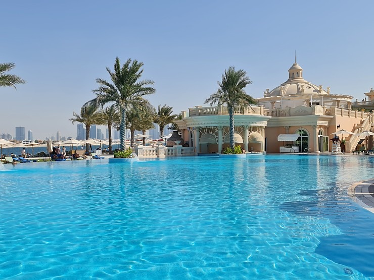 Travelnews.lv izbauda Dubaijas luksus viesnīcas «Raffles The Palm Dubai» infrastruktūru 312472