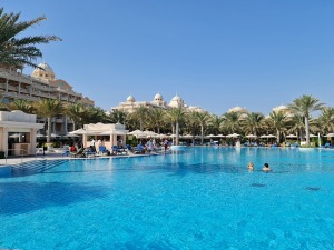 Travelnews.lv izbauda Dubaijas luksus viesnīcas «Raffles The Palm Dubai» infrastruktūru 11