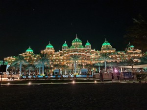 Travelnews.lv izbauda Dubaijas luksus viesnīcas «Raffles The Palm Dubai» infrastruktūru 36