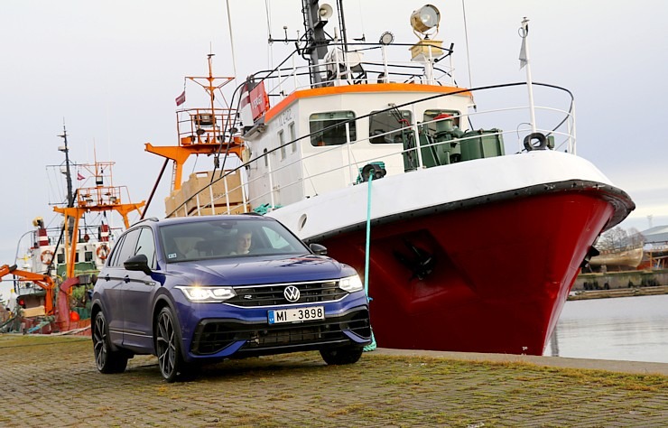 Travelnews.lv ar jaudīgu «VW Tiguan R» apceļo Kurzemi gar Rīgas jūras līci 312534