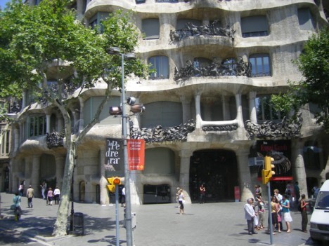 Slavenā arhitekta Gaudi ēka 16748