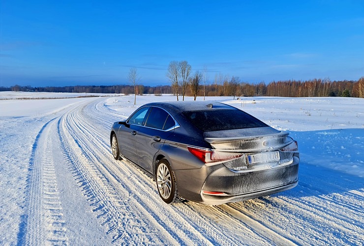 Travelnews.lv ar premium klases vāģi «Lexus ES 300H» dodas ceļojumā uz Latgali 313486