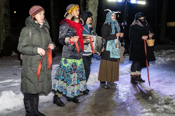 Lielvārdes kultūras centrs un folkloras kopa «Josta» krāšņi atzīmē Meteņdienu. Foto: Raimonds Volonts 314001