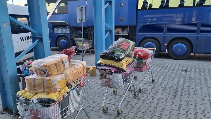 Tūrisma firma «Ap sauli» un auto noma «Sixt Latvija» nogādā palīdzību Ukrainai 314413