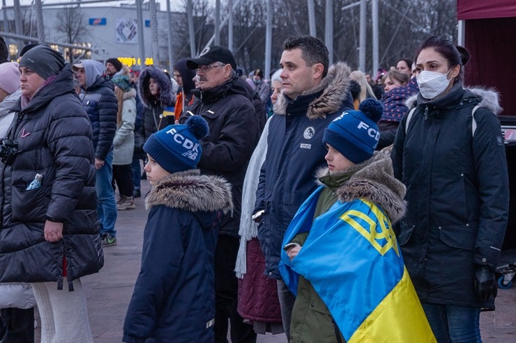 Ventspils Lielajā laukumā norisinās atbalsta mītiņš Ukrainai. Foto: Oskars Jūra 314583