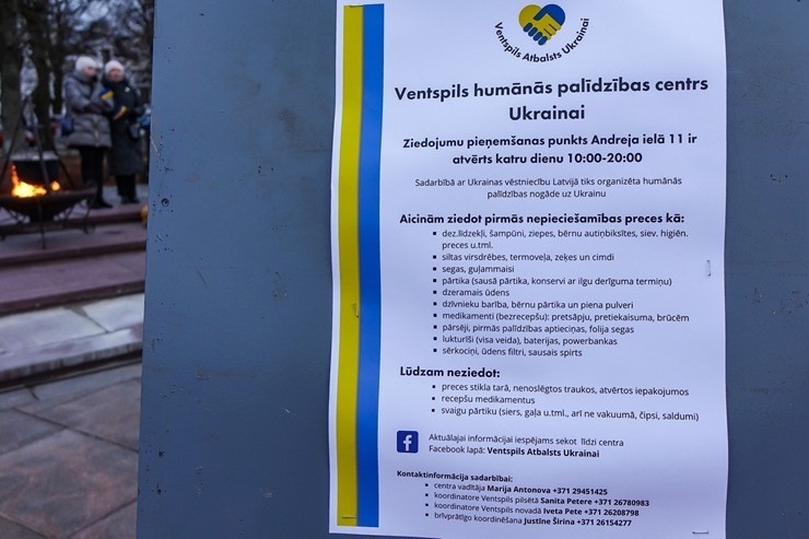 Ventspils Lielajā laukumā norisinās atbalsta mītiņš Ukrainai. Foto: Oskars Jūra 314572