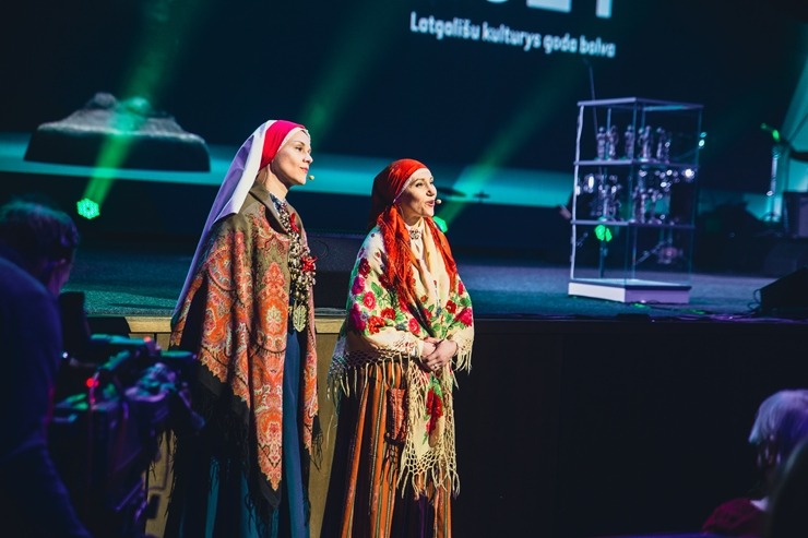 Latgaliešu kultūras gada balva «Boņuks 2021» tiek pasniegta Latgales vēstniecībā «GORS». Foto: Dagnija Bernāne 314609