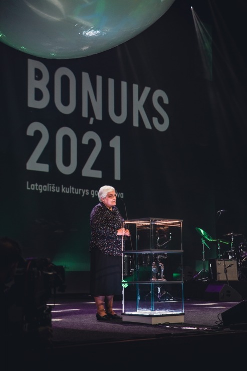 Latgaliešu kultūras gada balva «Boņuks 2021» tiek pasniegta Latgales vēstniecībā «GORS». Foto: Dagnija Bernāne 314642