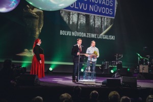 Latgaliešu kultūras gada balva «Boņuks 2021» tiek pasniegta Latgales vēstniecībā «GORS». Foto: Dagnija Bernāne 23